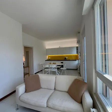 For 5 People With Garden And Private Parking Lägenhet