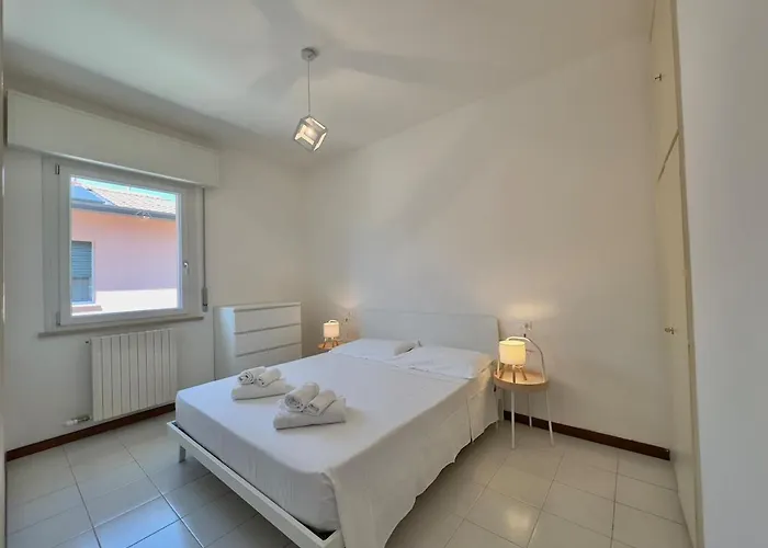 Lägenhet For 5 People With Garden And Private Parking