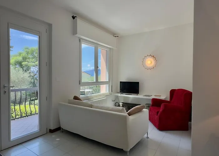 For 5 People With Garden And Private Parking Bardolino