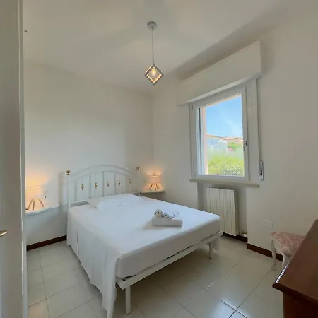 For 5 People With Garden And Private Parking Διαμέρισμα *