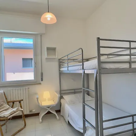 For 5 People With Garden And Private Parking Διαμέρισμα *