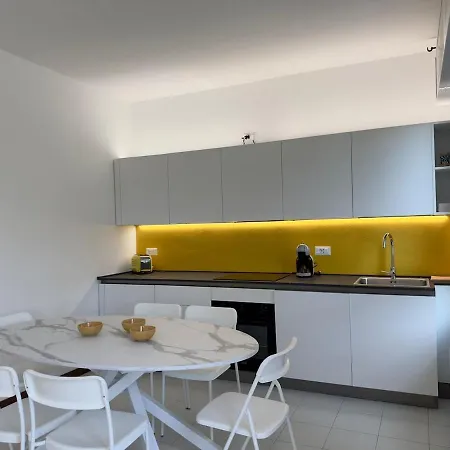 Διαμέρισμα For 5 People With Garden And Private Parking