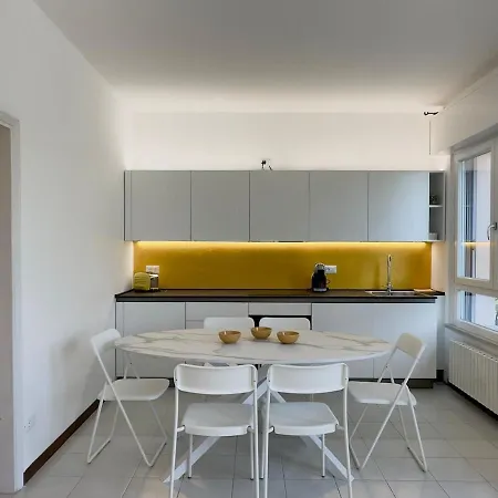 For 5 People With Garden And Private Parking Апартаменты Бардолино